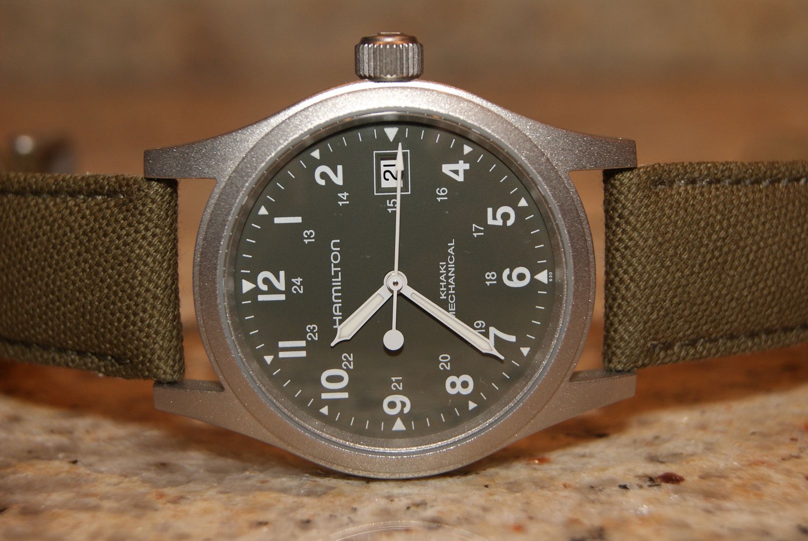 hamilton khaki field mechanical winding
