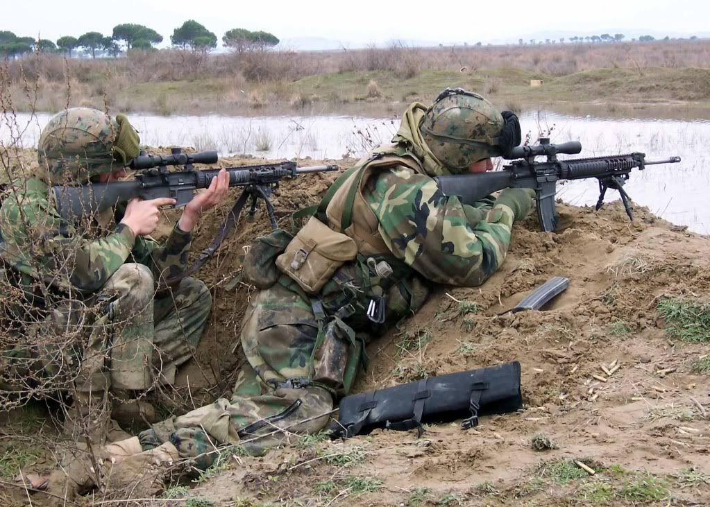 http://i1200.photobucket.com/albums/bb329/DarthOlderon/Marines-with-sniper-rifle-2.jpg